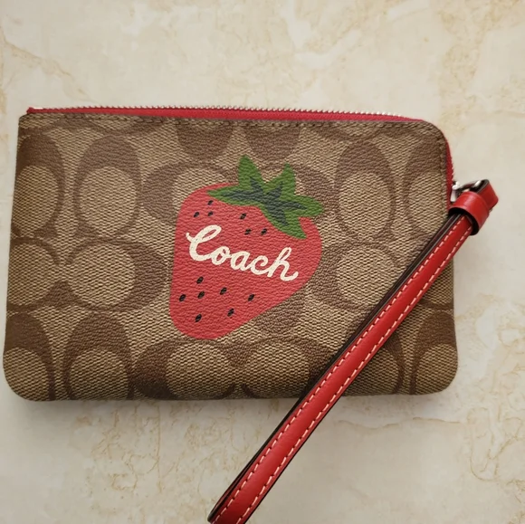 NWT! 🥳HOST PICK🥳 Coach Strawberry 🍓 Print Wristlet! - Picture 1 of 8